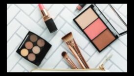 Laiku taupoša skropstu tuša: ātri uzklāšanas padomi aizņemtiem rītiem