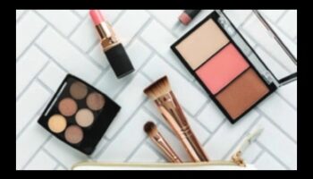 Laiku taupoša skropstu tuša: ātri uzklāšanas padomi aizņemtiem rītiem