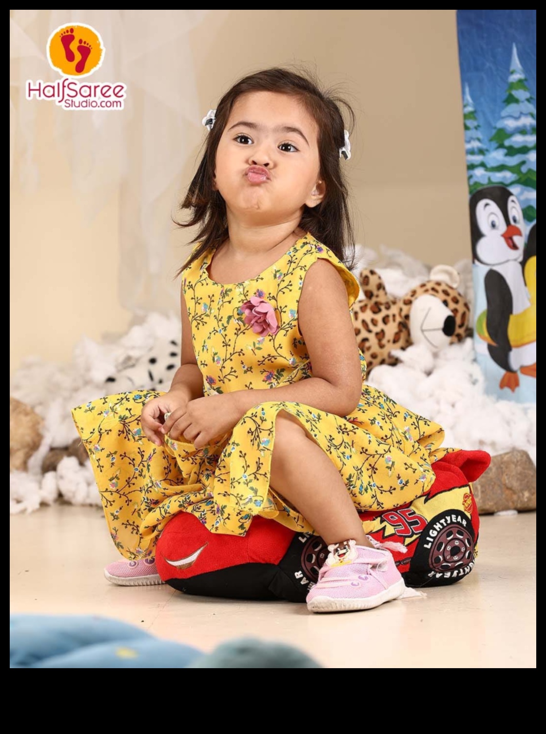 Mazi tendenču noteicēji: stilīgi bērnu tērpi, kas mirdz