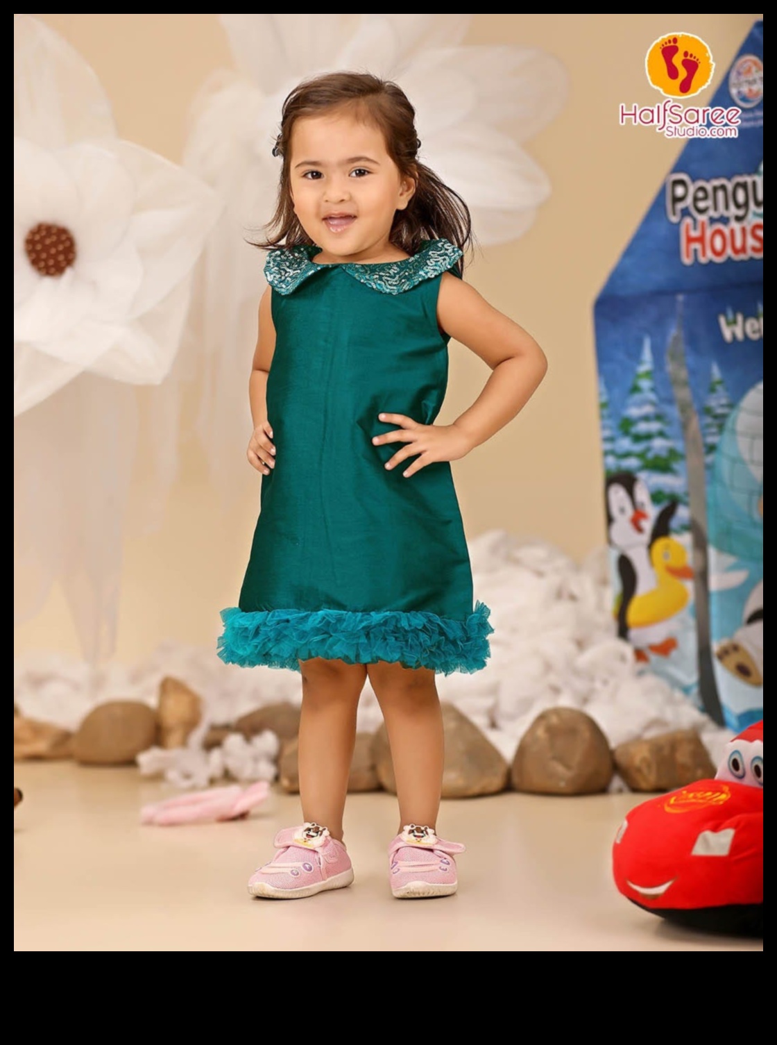 Mazi tendenču noteicēji: stilīgi bērnu tērpi, kas mirdz