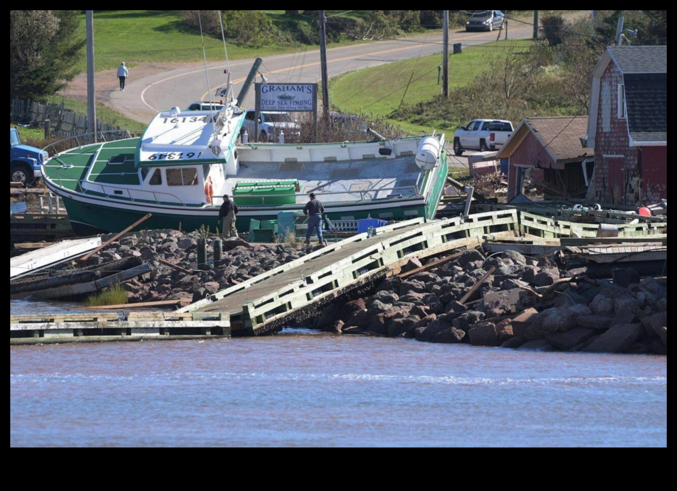 Piekrastes erozija: klinšu un krasta līniju veidošana
