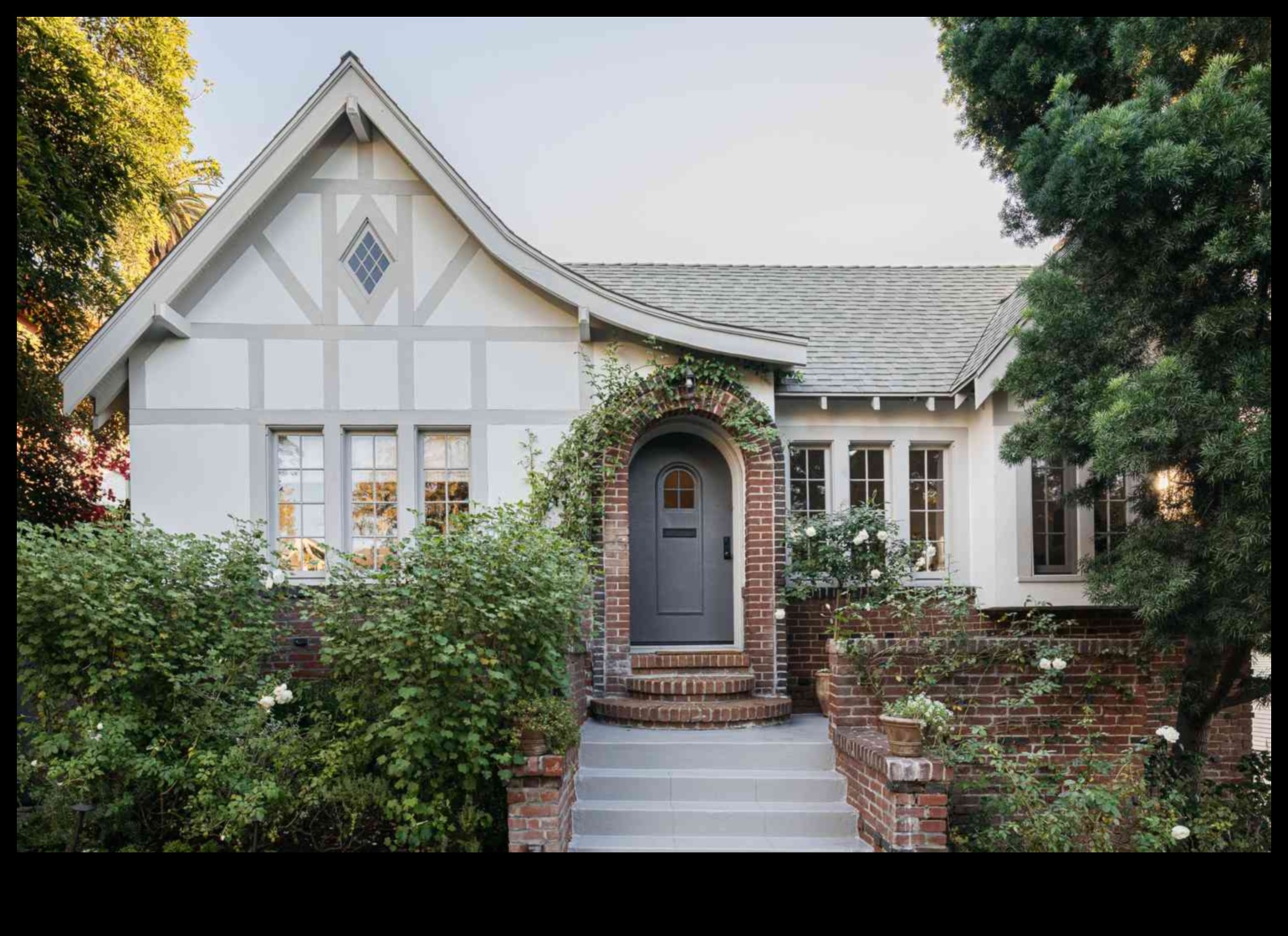 Kā mainās arhitektūras stili, reaģējot uz dažādām ainavām?