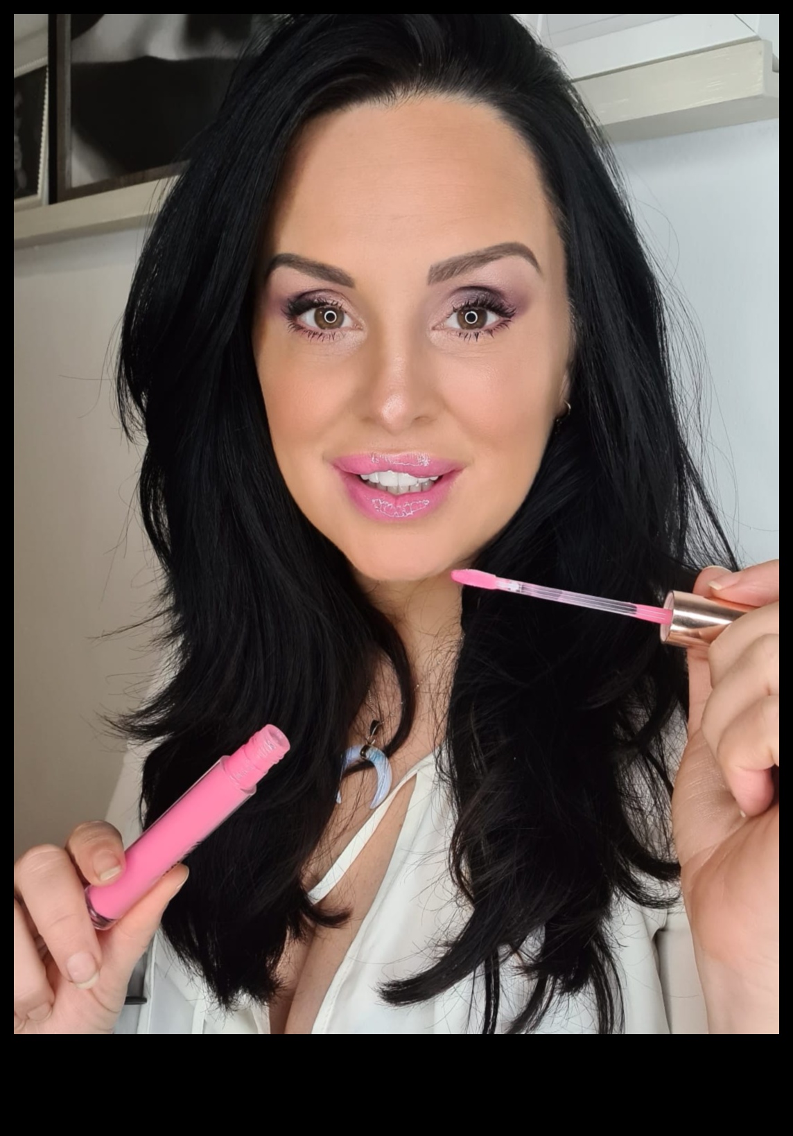 Laiku taupoša skropstu tuša: ātri uzklāšanas padomi aizņemtiem rītiem