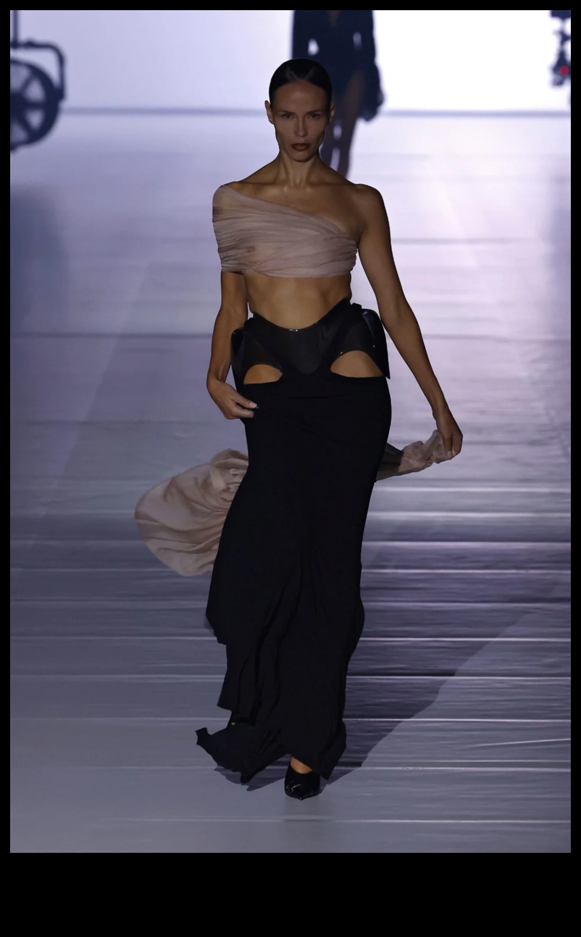 Gatavs uzdzīvojums skrejceļam: Apģērba varenība