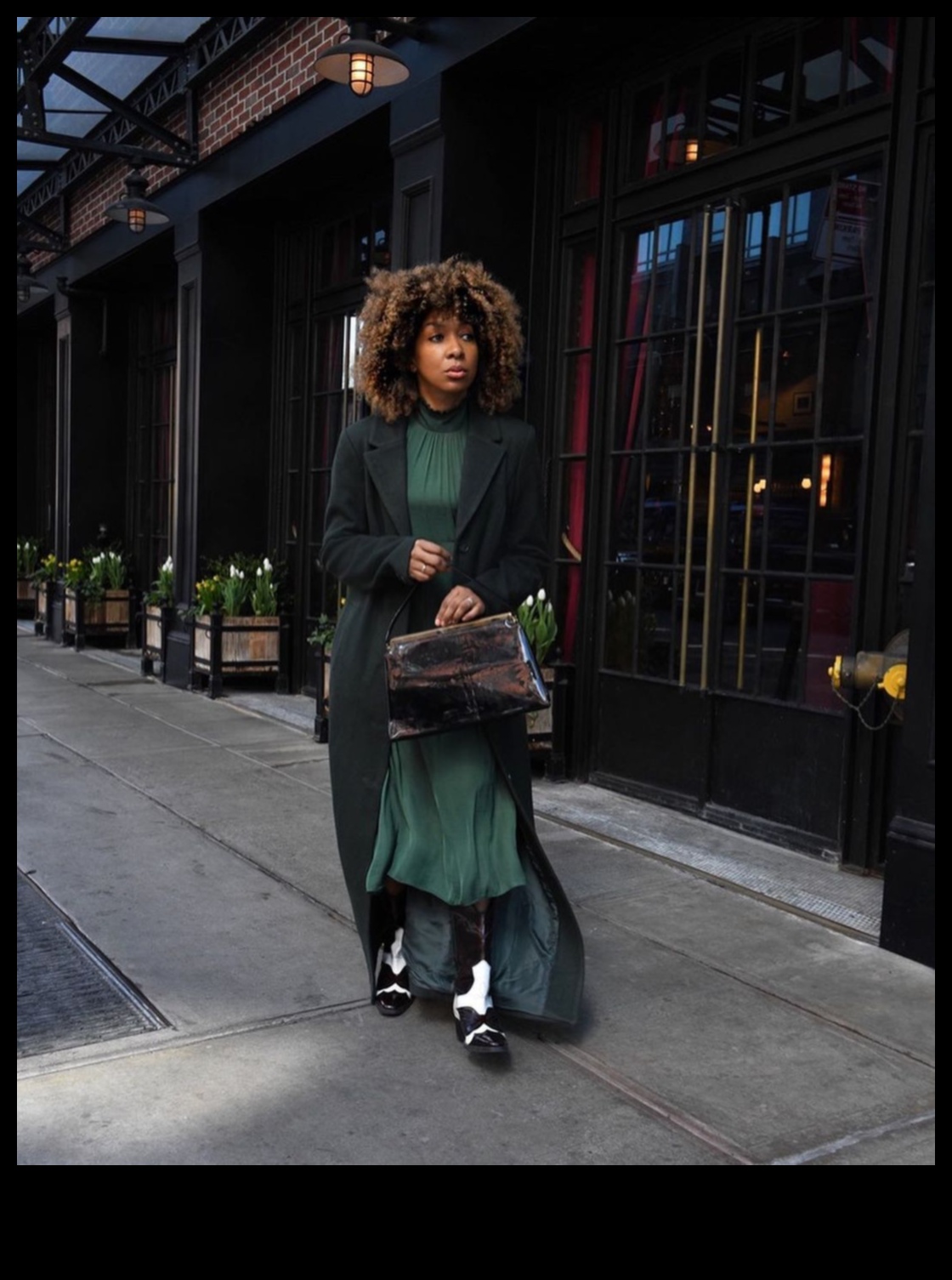 Vienkrāsains maģija: izceliet savu stilu ar vienu nokrāsu tērpiem