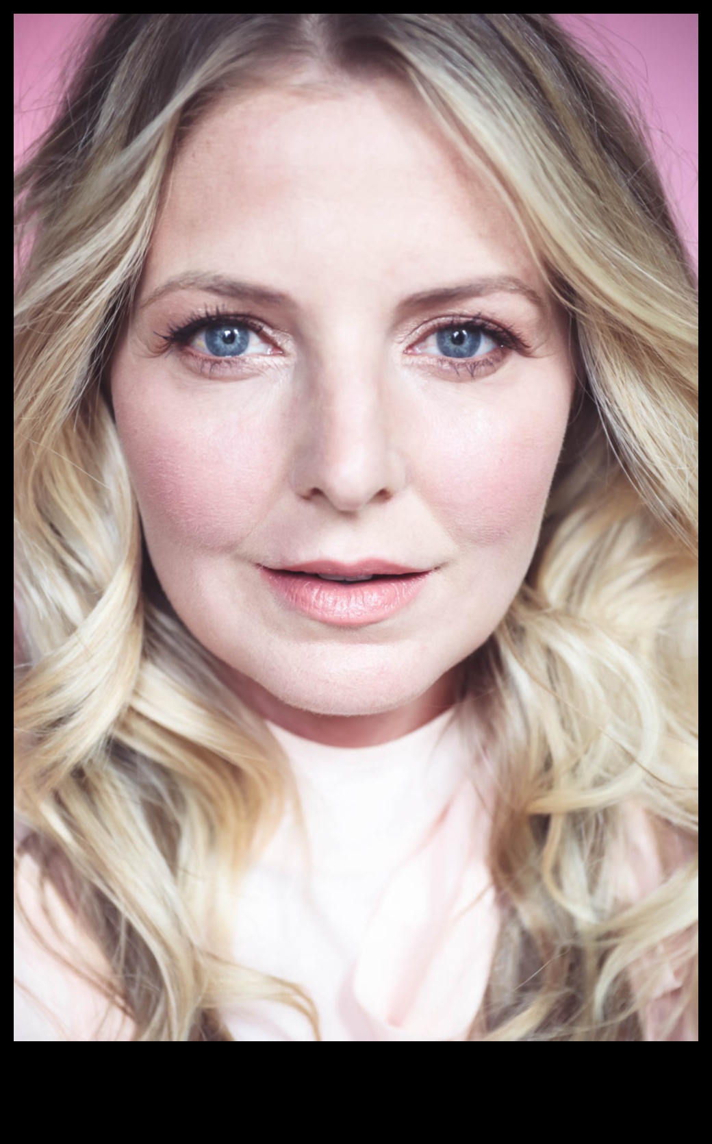 Vecumu izaicinošs skaistums: dabīgā grima padomi jauneklīgākam un mirdzošam izskatam