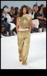 Gatavs uzdzīvojums skrejceļam: Apģērba varenība