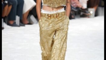 Gatavs uzdzīvojums skrejceļam: Apģērba varenība