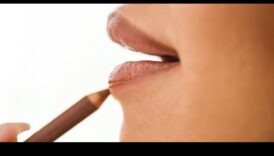 Biežākās lūpu kontūrzīmuļa kļūdas: nepilnības, no kurām jāizvairās, lai iegūtu perfektu mencu