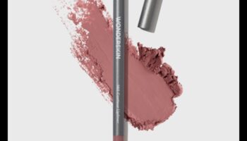 Krāsainas kontūras: eksperimentējiet ar unikālām lūpu kontūrzīmuļa nokrāsām