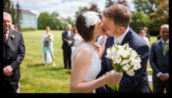 No zvērestiem līdz skūpstiem: mūsu kāzu fotografēšanas stāsts