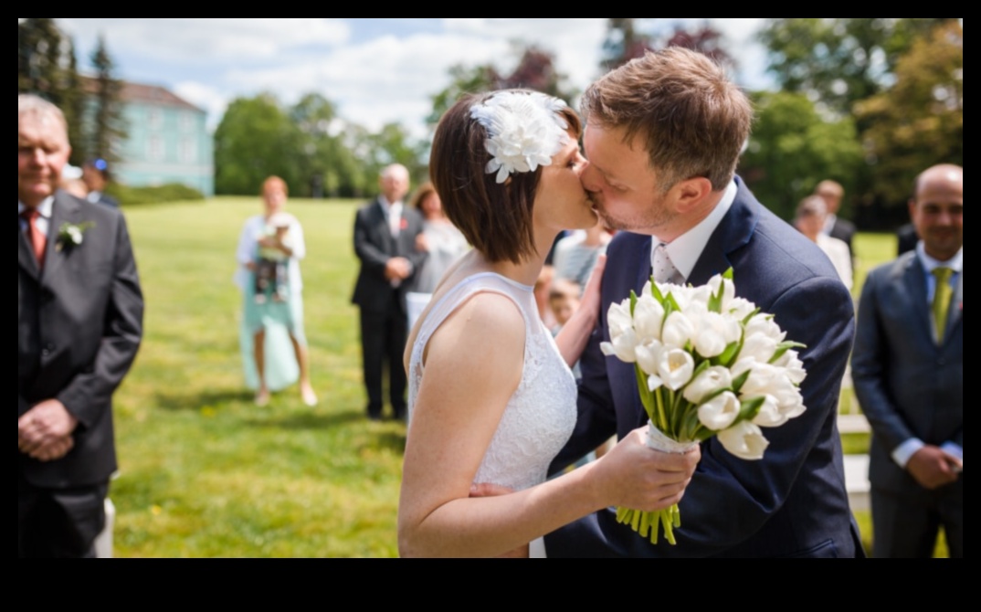 No zvērestiem līdz skūpstiem: mūsu kāzu fotografēšanas stāsts
