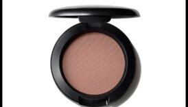 Pūdera un vaigu sārtuma harmonija: iegūstiet dabisku un mirdzošu sārtumu